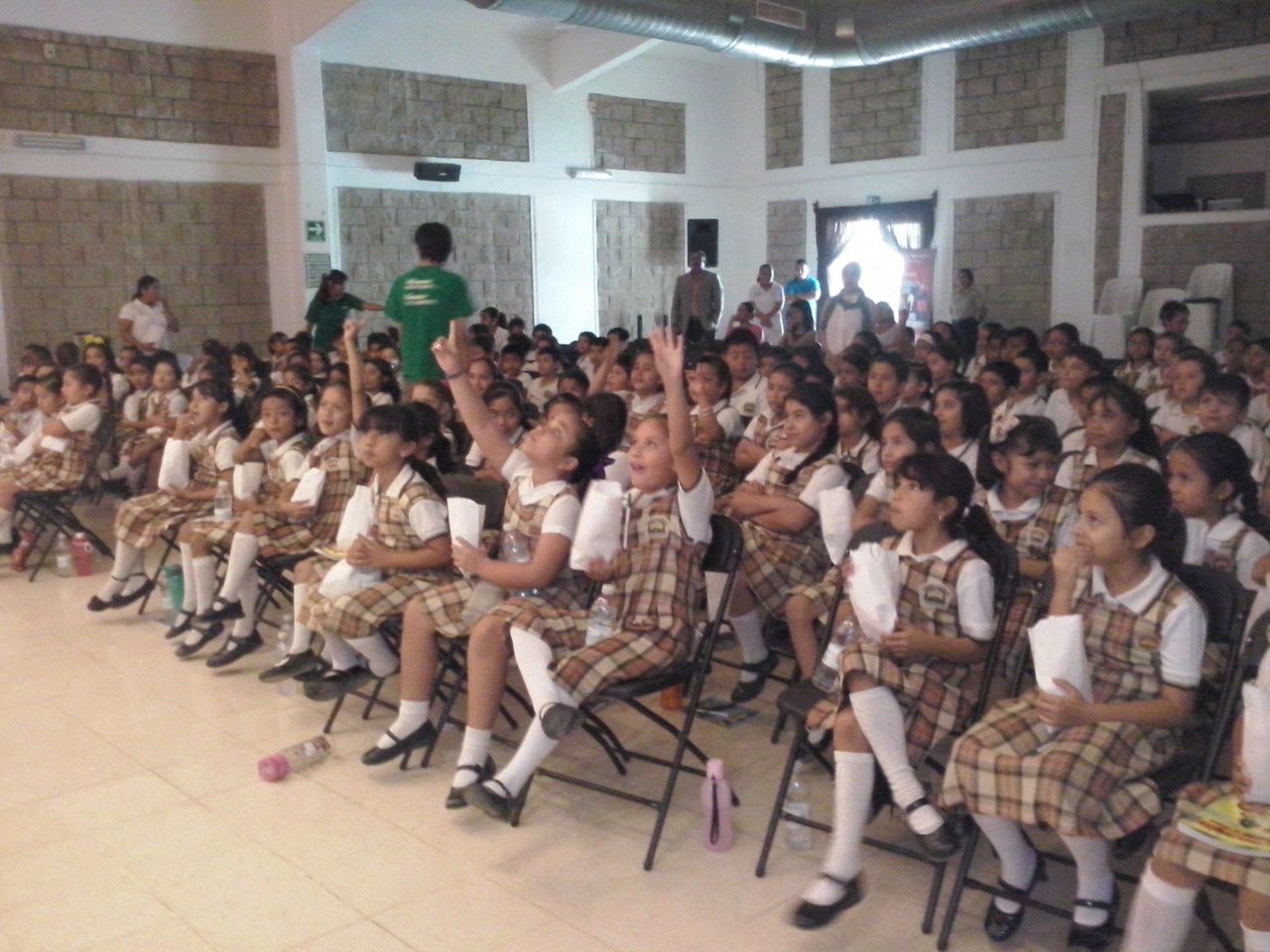 Obra de teatro la familia luchon tuxtla 0315-05.jpg